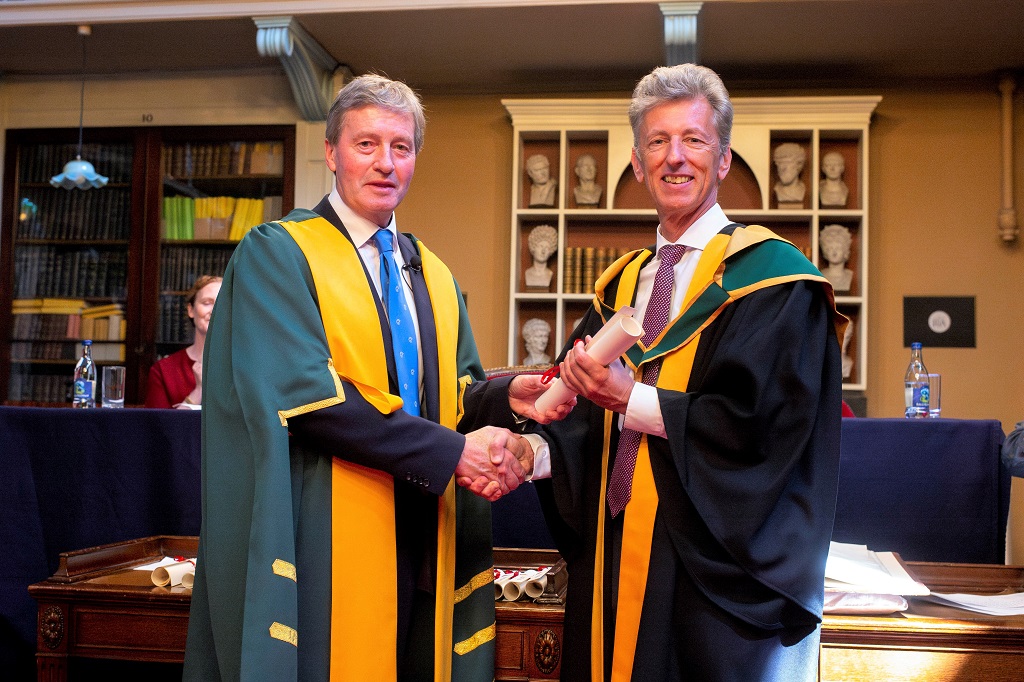 Krska erhält Ehrenmitgliedschaft